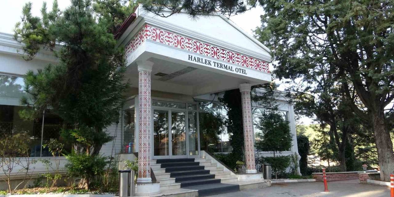 50 Yıllık Tecrübeye Sahip Harlek Termal Otel Bayrama Hazır