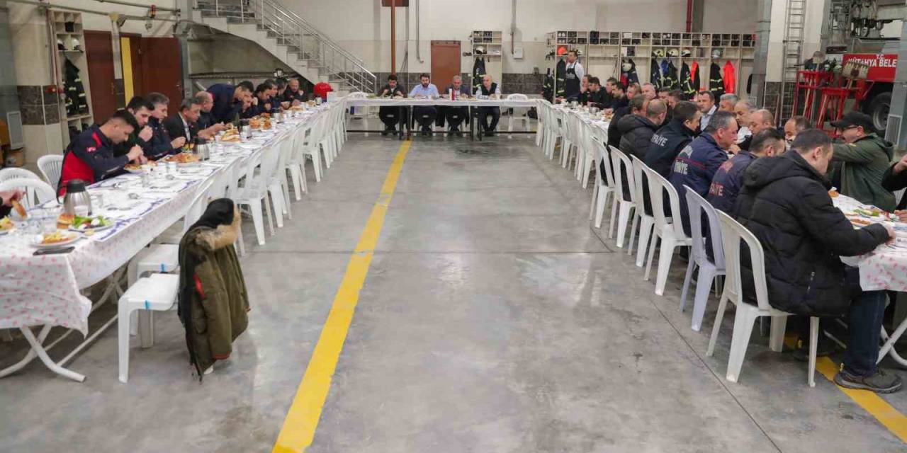 Başkan Alim Işık, İtfaiye Erleriyle Birlikte Sahur Yaptı
