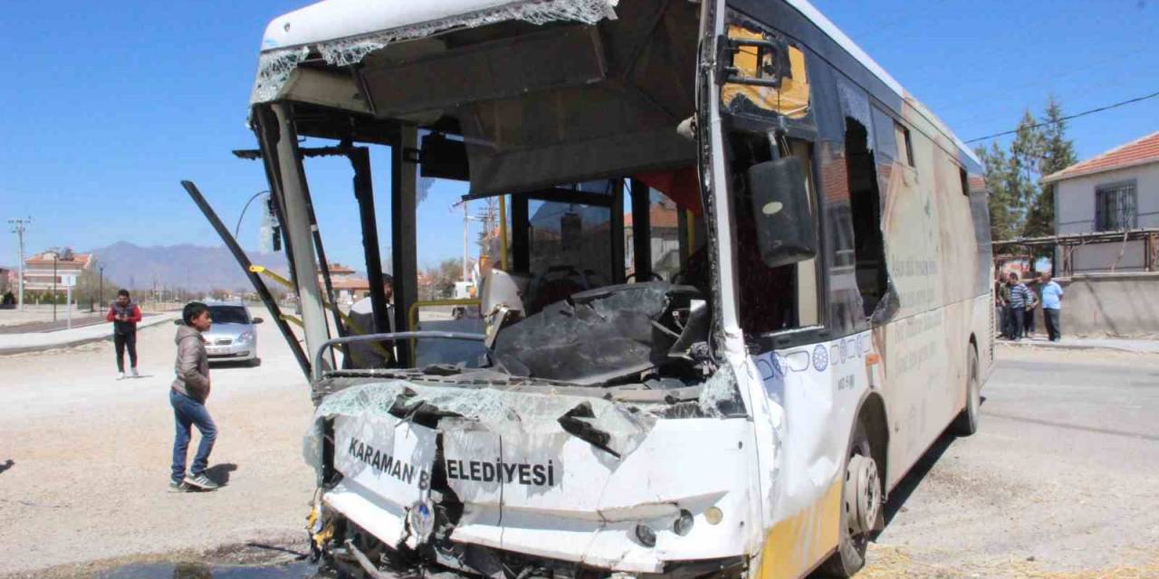 Karaman’da Halk Otobüsü İle Kamyon Çarpıştı: 7 Yaralı