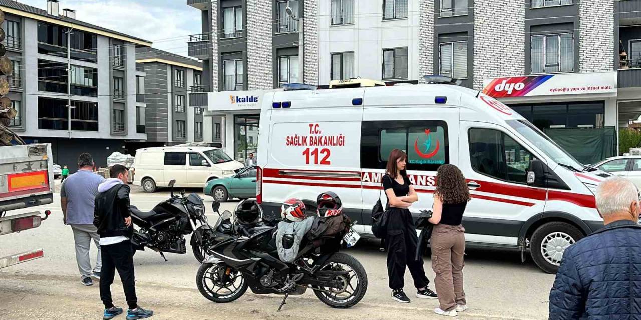 Düzce’de Çarpışan İki Motosikletin Sürücüleri Yerde Sürüklendi
