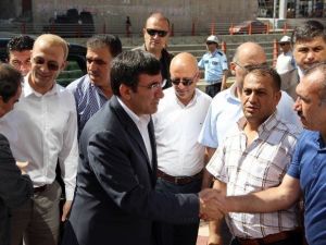 Bakan Yılmaz, Saldırı Sonrası Ak Parti Diyarbakır İl Başkanlığı’nı Ziyaret Etti