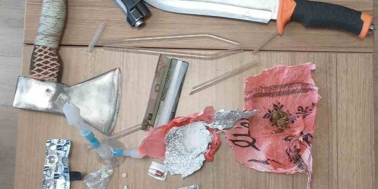 Zehir Tacirleri Arabada Uyurken Yakalandı