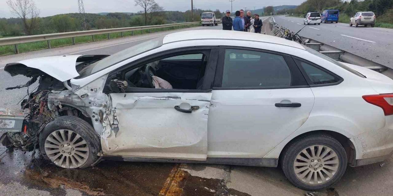 Kontrolden Çıkan Otomobil Bariyerlere Çarptı: 1 Yaralı