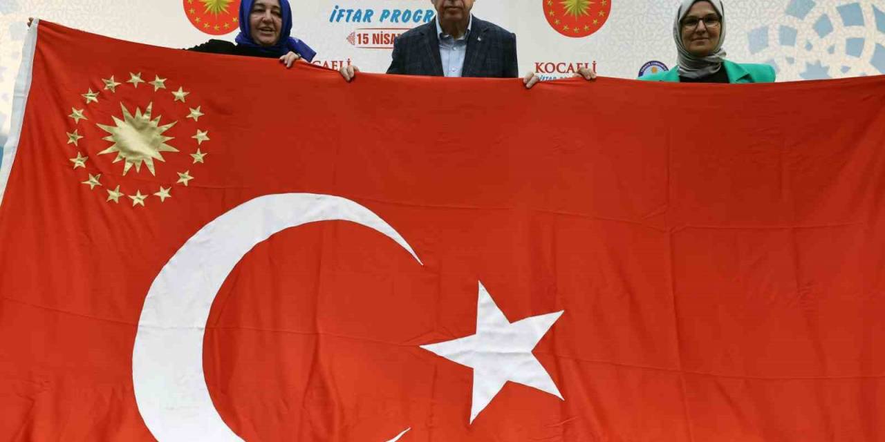 Cumhurbaşkanı Erdoğan Depremzedeler İle İftarda Buluştu