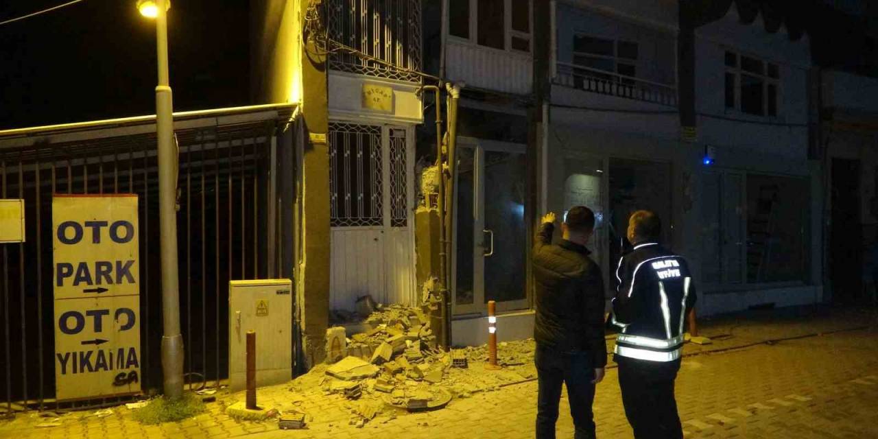 Ağır Hasarlı Binadaki Göçük Paniğe Neden Oldu