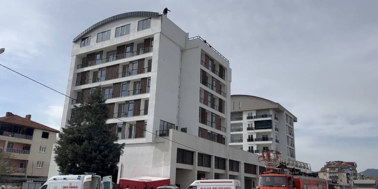 İntiharkolik Hasan Sözünde Durmadı, 85’inci Defa Çatıya Çıktı