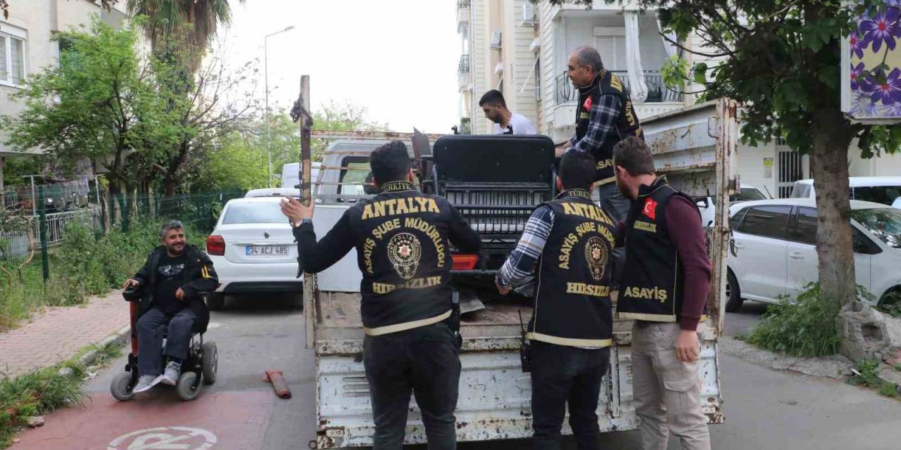 Polis, Bedensel Engellilerin Çalınan Ekmek Teknelerini Bulup Ayaklarına Kadar Getirdi