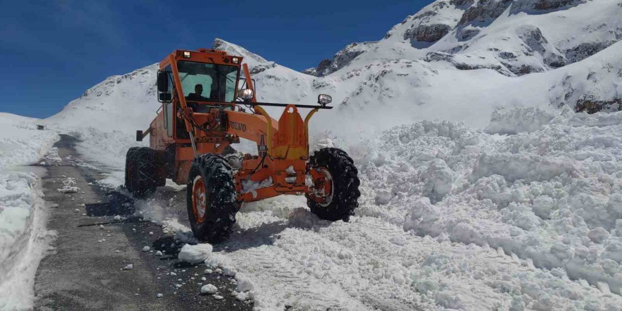 Van- Bahçesaray Yolunda Genişletme Çalışmaları Tamamlandı