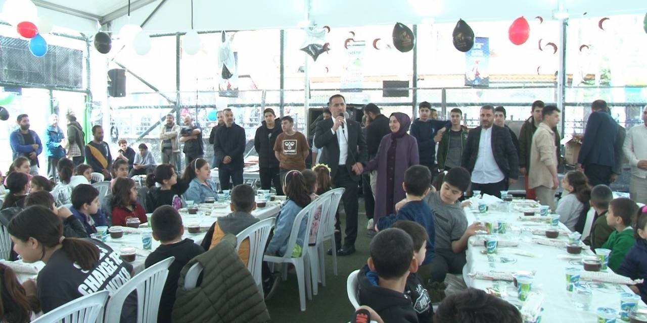 Tophaneli Çocuklar Tekne Oruçlarını Hep Beraber Açtı