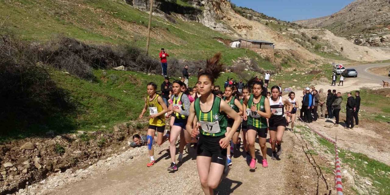 Siirt’te İlk Defa Yapılan Dağ Koşuları Şampiyonası’nda Atletler, Milli Takım Seçmeleri İçin Yarıştı