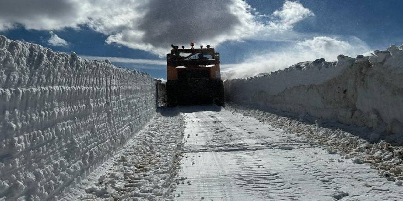Sınırın Sıfır Noktasında Karla Mücadele Çalışması