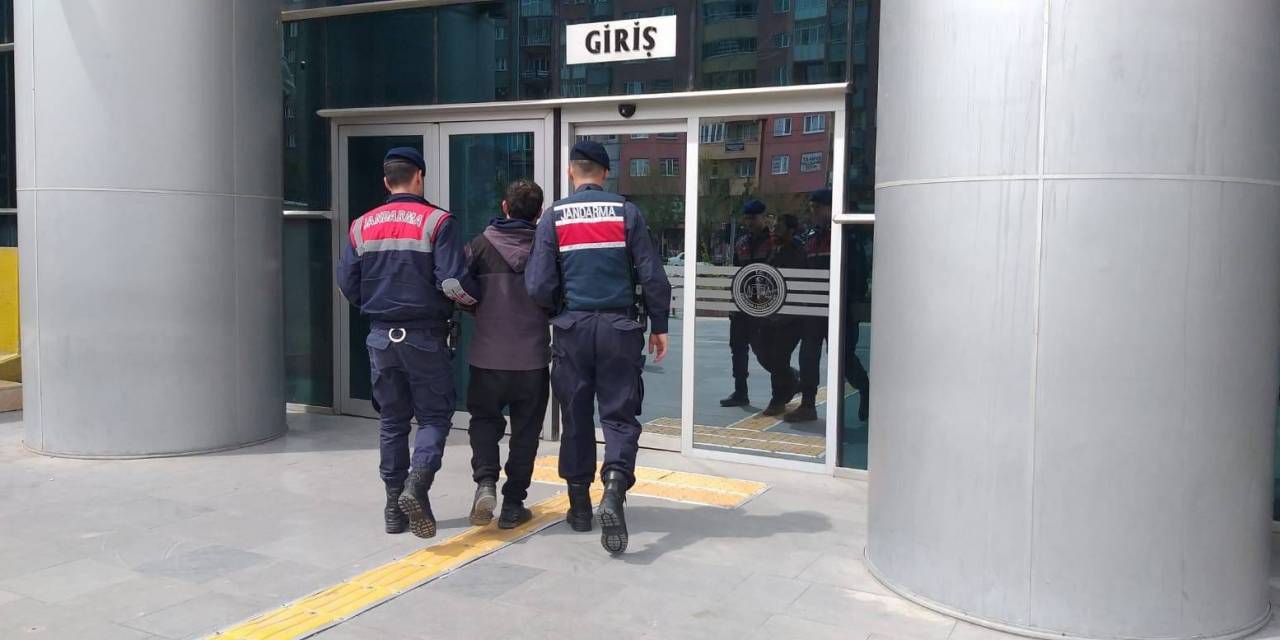 Aranması Olan 3 Şüpheli Jandarma Ekiplerince Yakalandı