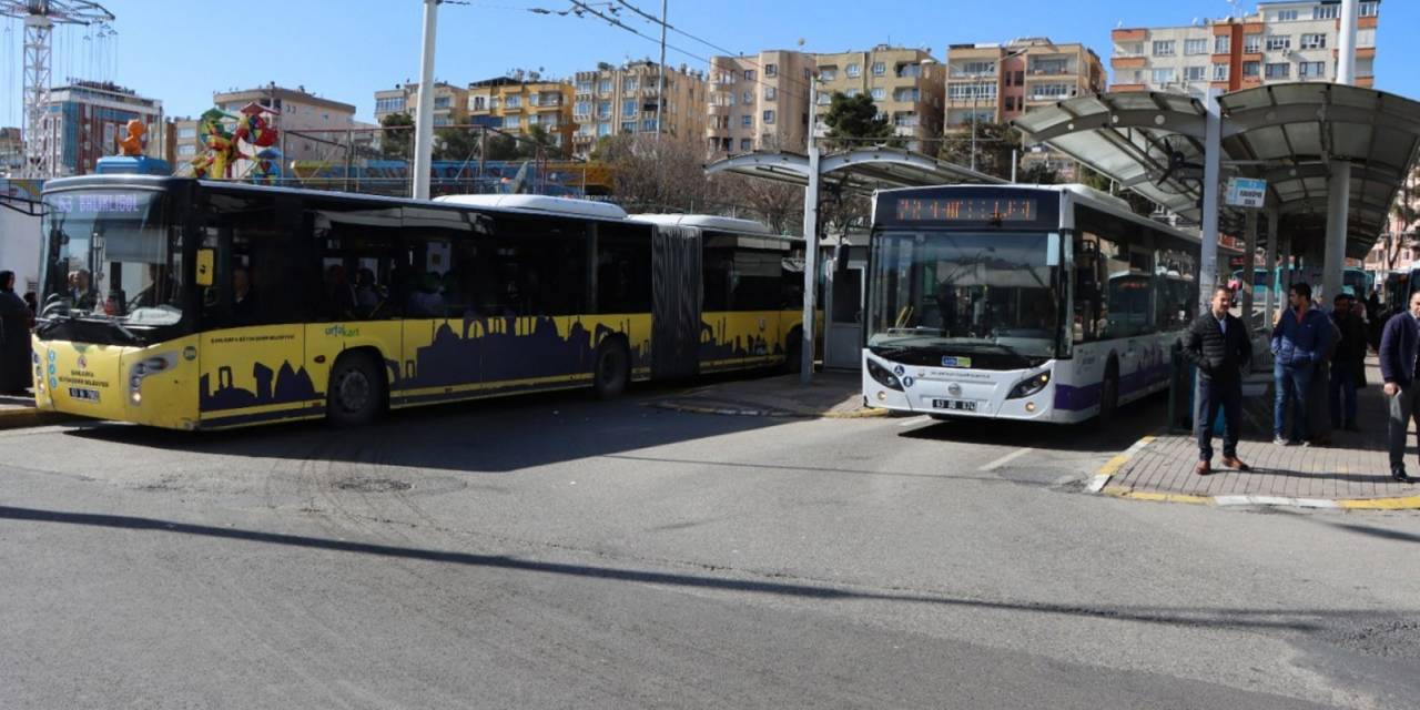 Vatandaşlar Otobüslere Ücretsiz Binecek