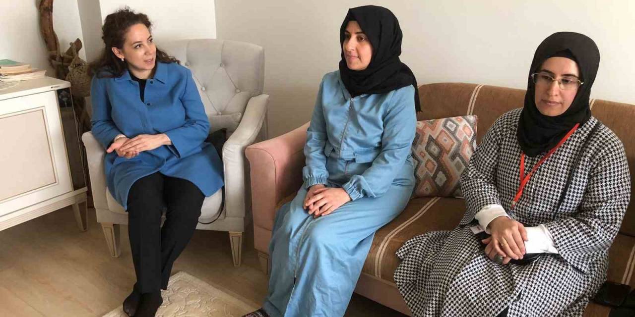 Ak Partili Milletvekili Adayları Kapı Kapı Dolaşmaya Devam Ediyor