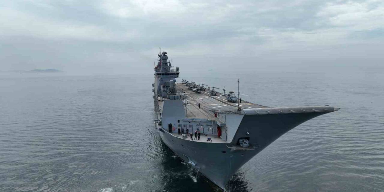 Tcg Anadolu Sarayburnu’na Yanaştı