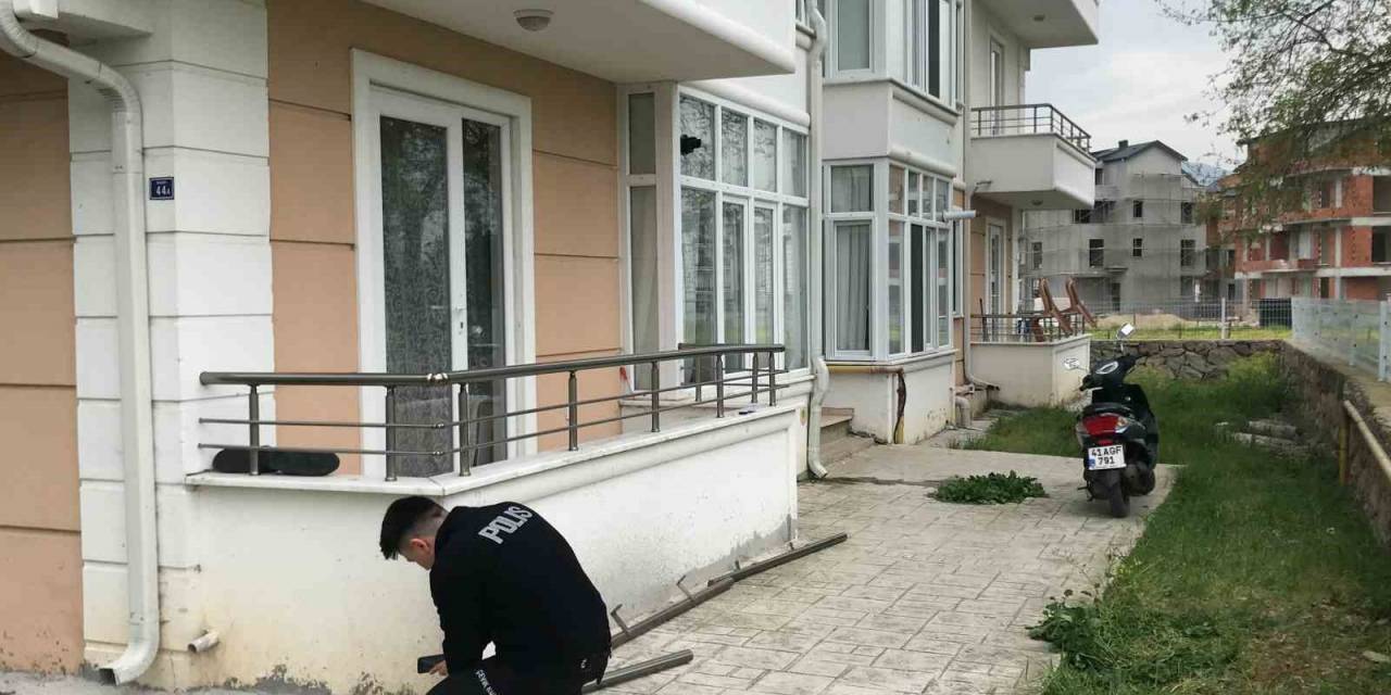 Pencereden Motosikletine Bakmak İsterken İkinci Kattan Düştü