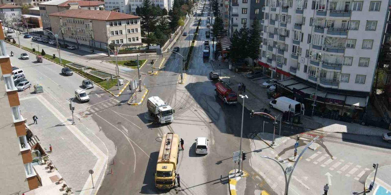 Çorum’da Belediye Kenti Bayrama Hazırlıyor