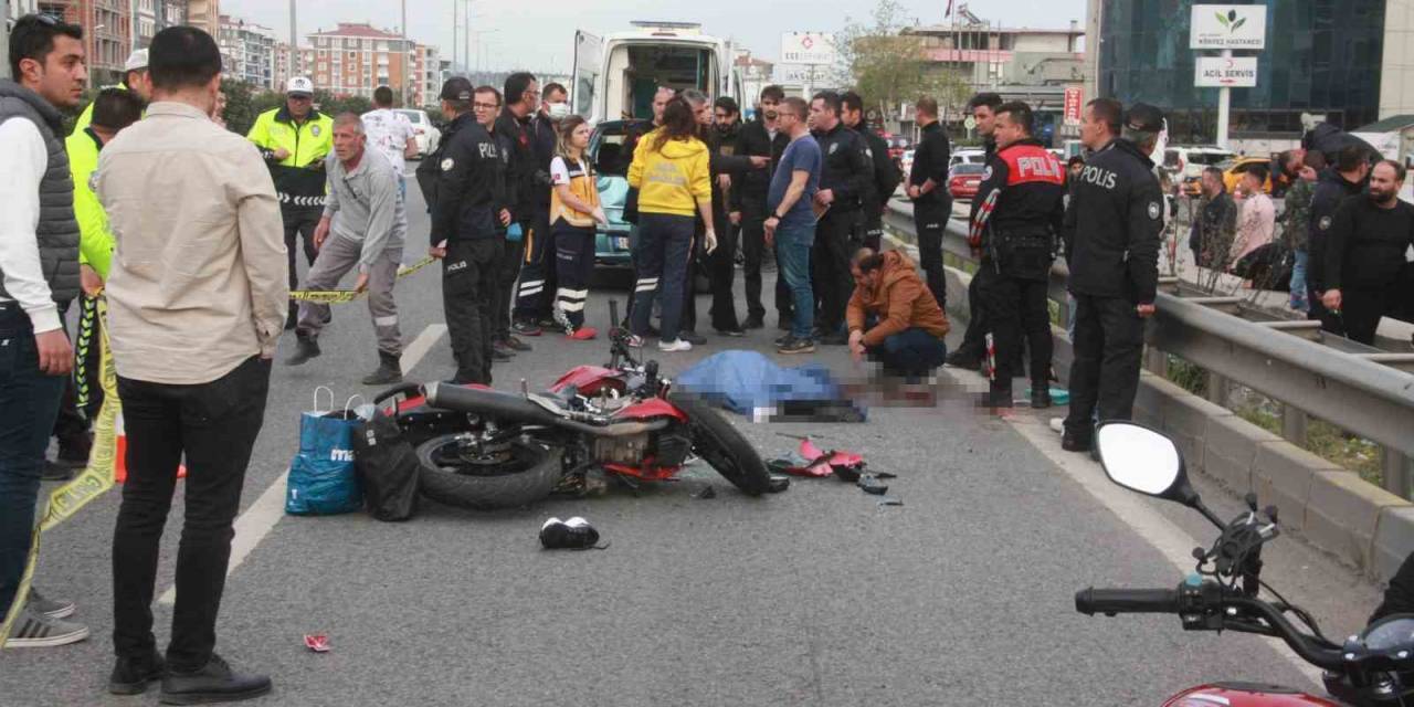 Balıkesir’de Motosiklet Otomobile Çarptı: 1 Ölü, 1 Yaralı
