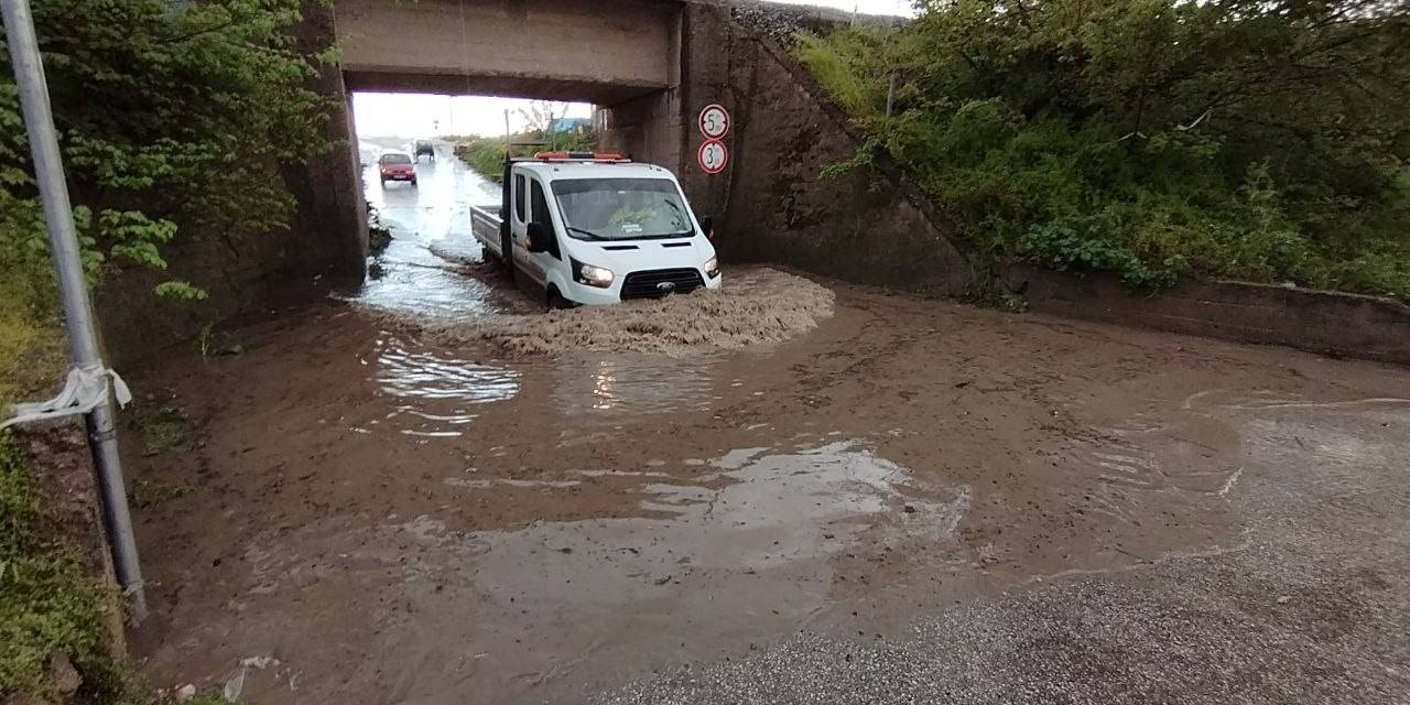 Edirne’de Sağanak Yağış Yolları Gölle Çevirdi