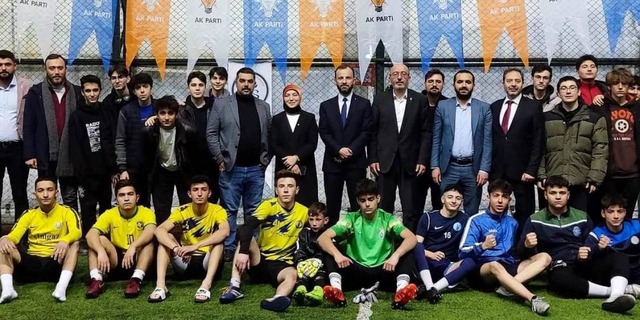 Kütahya Ak Gençlikten Liseler Arası Futbol Turnuvası