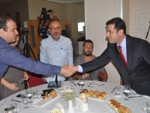 Demirtaş: "Pkk’nın Silahlı, Bombalı Şiddet Eylemlerini Durdurması Lazım"