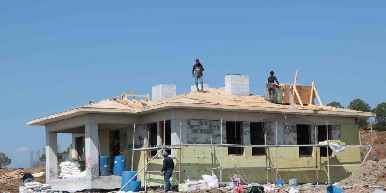 Depremin Merkezinde İlk Köy Evleri Bayramda Teslim Edilecek