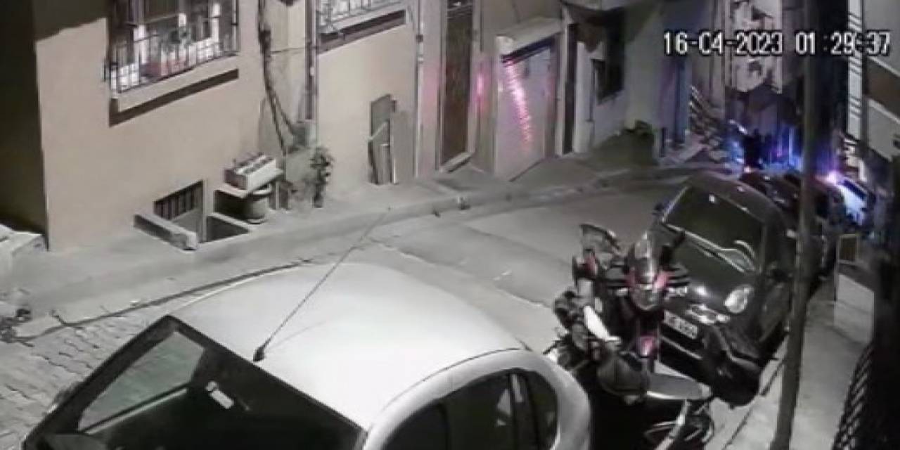 İstanbul’da Bakkala Silahlı Saldırı Kamerada: Motosikletle Gelip Kurşun Yağdırdılar