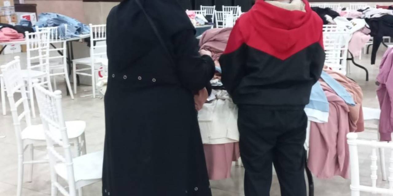 Gediz’de Depremzede Vatandaşlar Unutulmadı