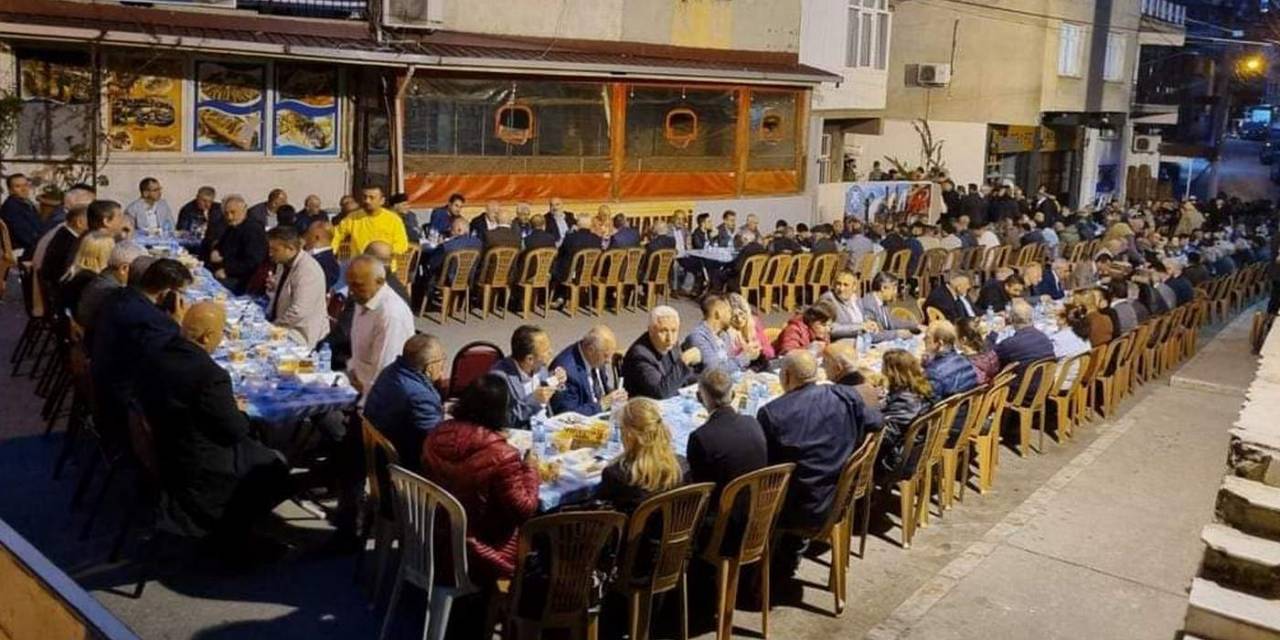 Eski İzmir Erzurumlular Derneğinden 500 Kişilik İftar Sofrası