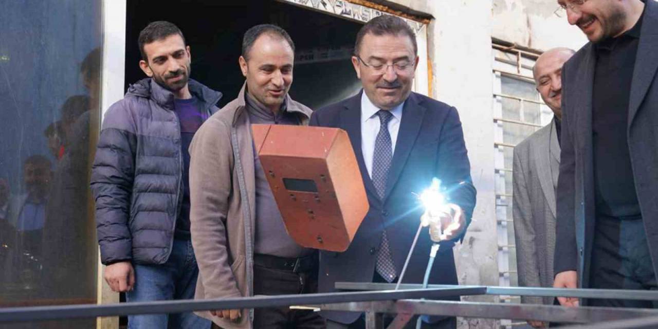 Kaynak Yapıp, Ekmek Pişirdi