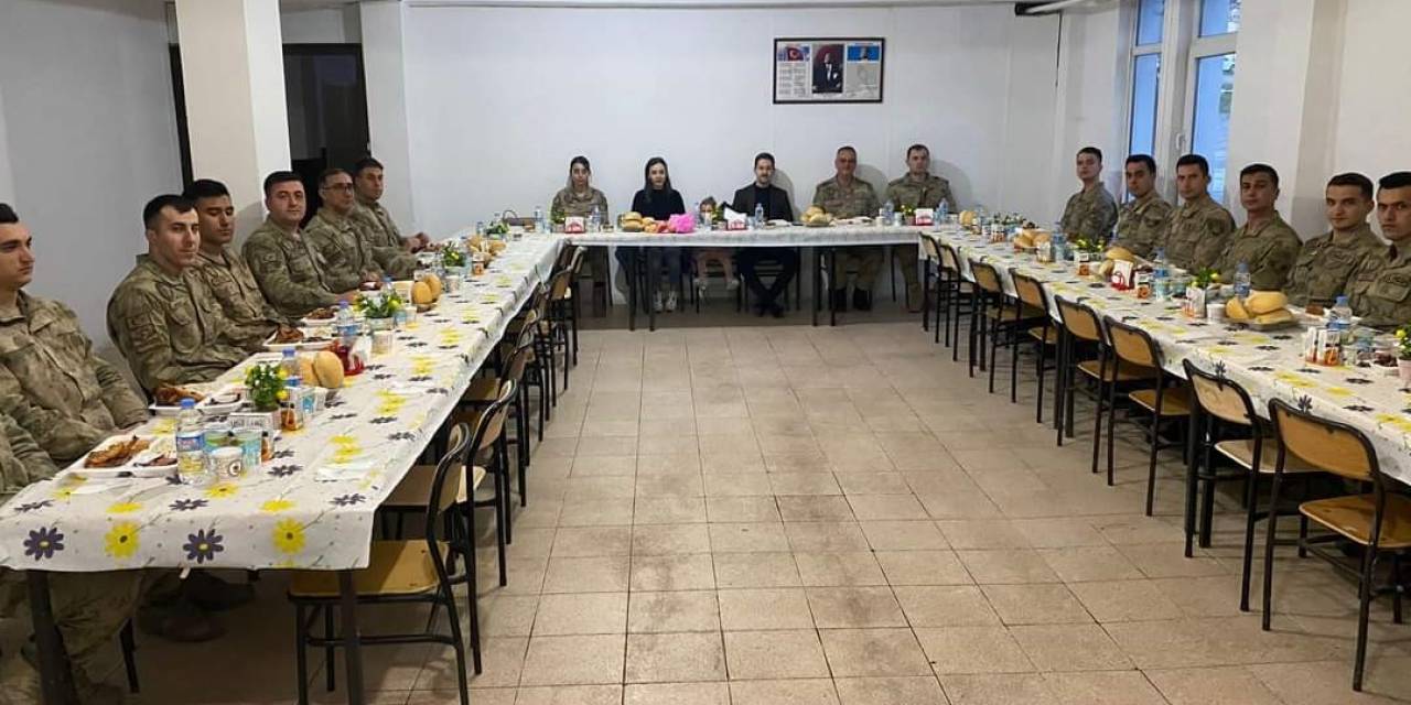 Yayladere Kaymakamı İrdelp, Askerler İle İftar Açtı