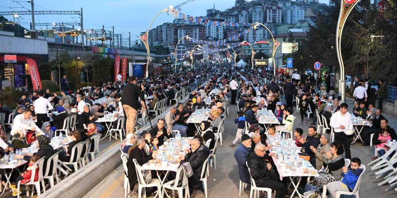 Mamaklılar Dev İftar Sofrasında Buluştu
