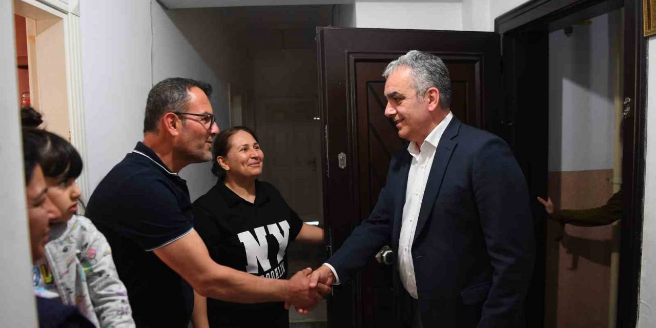 Esen,depremzede Aileyle Bir Araya Geldi