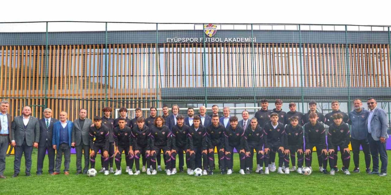 İçişleri Bakanı Soylu’dan Eyüpspor Kulübüne Ziyaret