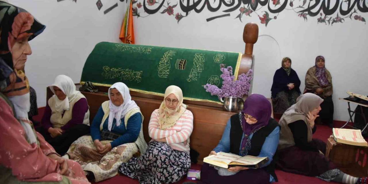 Niksar’da Yarım Asırdır Süren Mukabele Programı Dua İle Tamamlandı