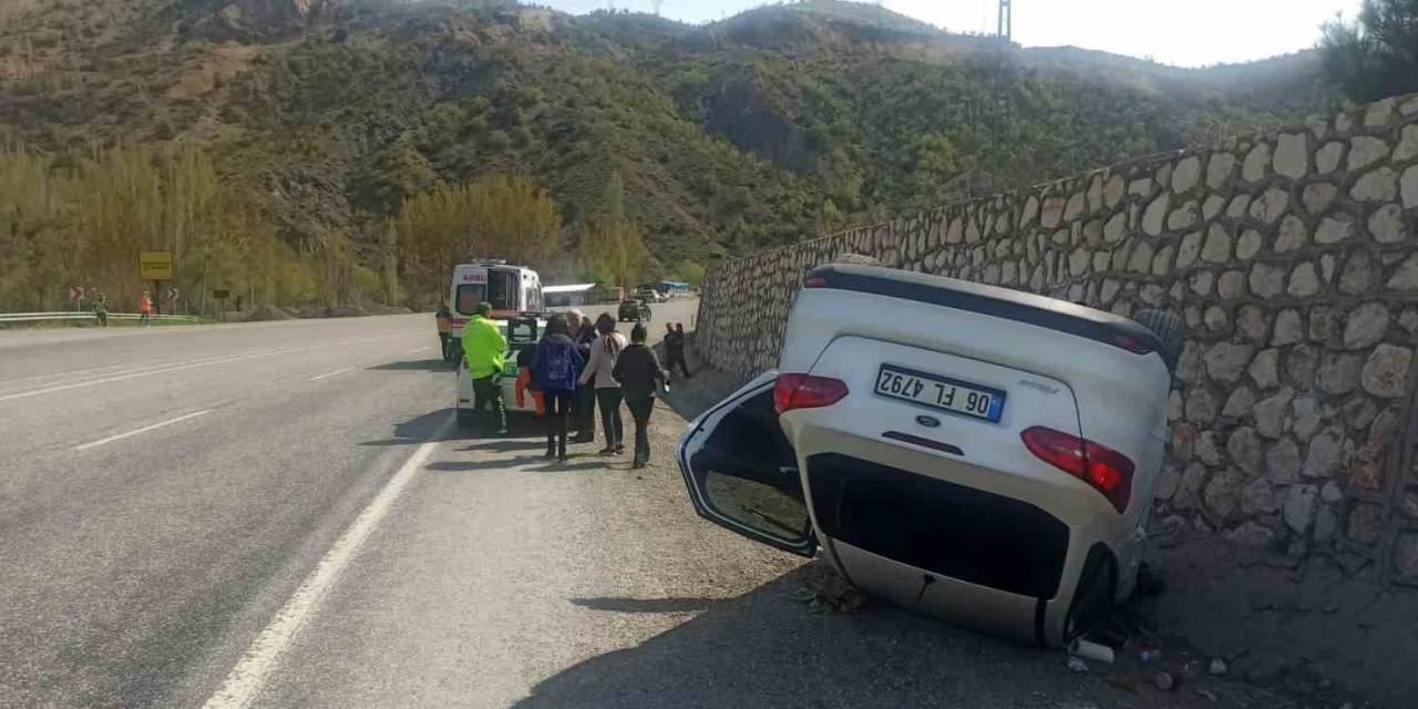 İstinat Duvarına Çarpan Otomobil Takla Attı: 4 Yaralı
