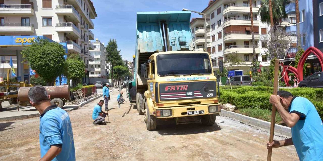 Alanya Kent Merkezinde Devam Eden Asfalt Yenileme Çalışmalarında Sona Gelindi
