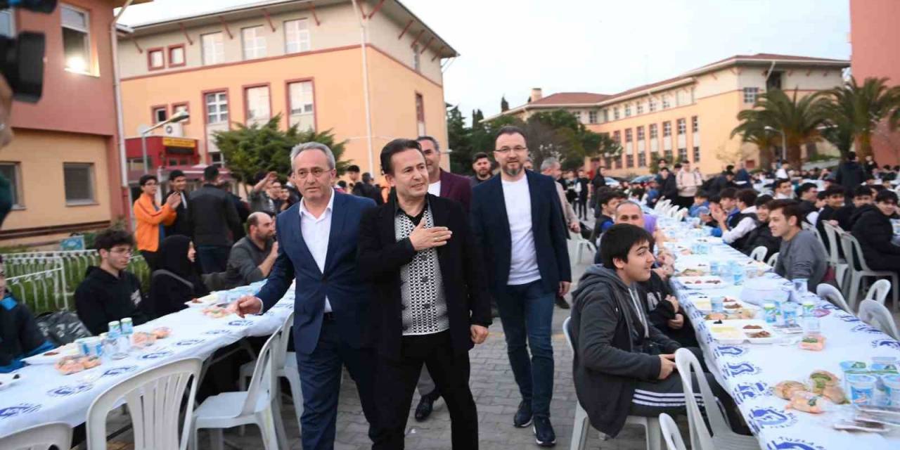 Başkan Yazıcı Bin 250 Öğrenci İle İftar Yaptı