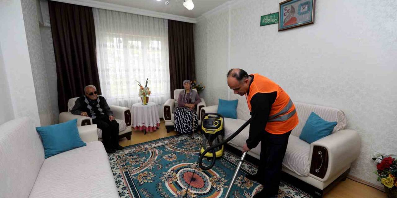 “evim Dünyalara Bedel” Projesiyle Yaşlı Ve Engellilerin Bayram Temizliği Yapılıyor
