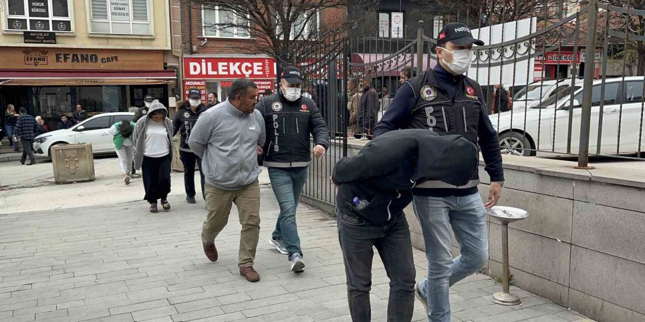 Uyuşturucu Operasyonunda Yakalanan 4 Şüpheliden 2’si Tutuklandı