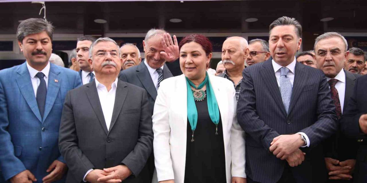 Eski Tbmm Başkanı Yılmaz: "milletin Duasını Almak İçin Çalışanların Yanında Olun"