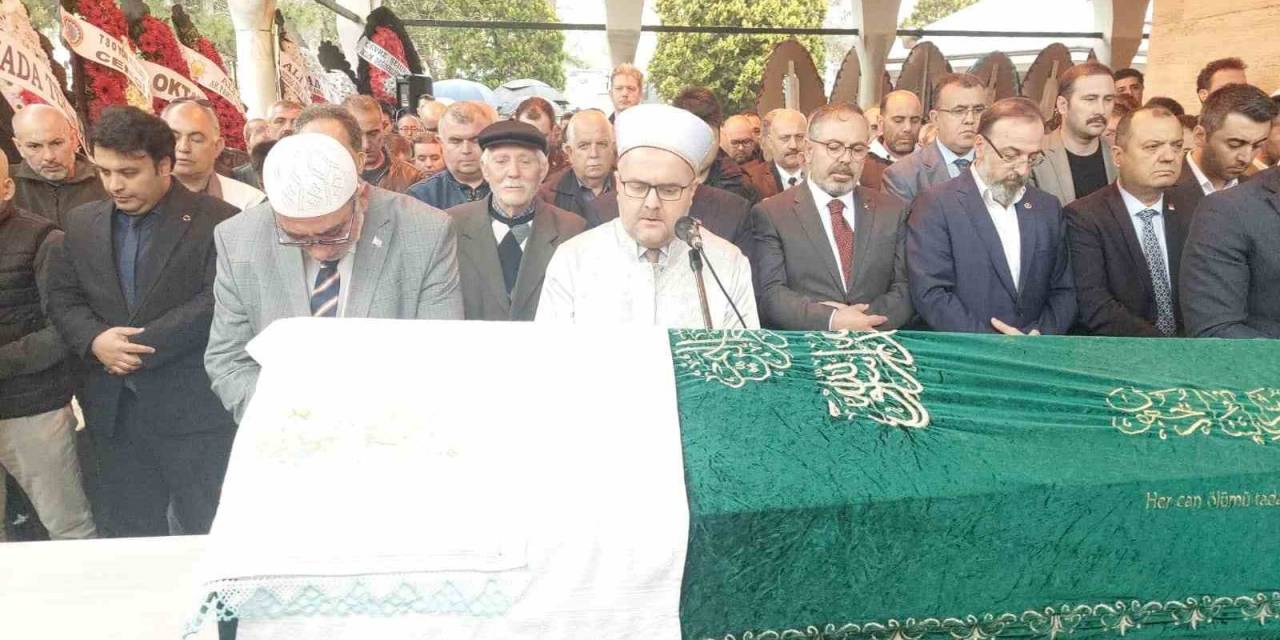 Kalp Krizinden Ölen Ak Partili Vekilin Eşi Toprağa Verildi
