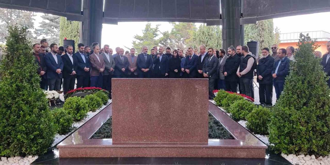 İçişleri Bakanı Soylu’dan 8. Cumhurbaşkanı Turgut Özal’ın Kabrine Ziyaret