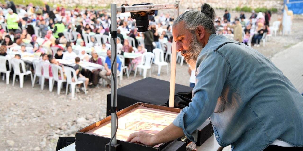Osmaniye’de İftar Öncesi Kum Sanatı Ve Semazen Gösterisi