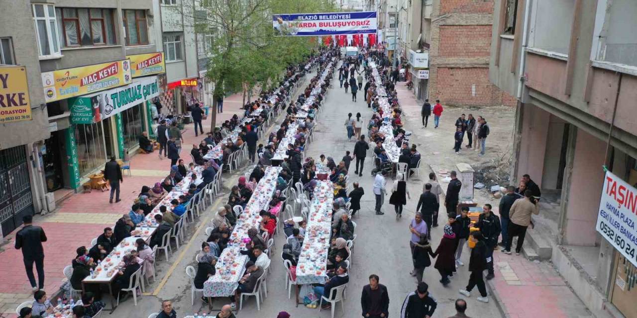Elazığ’da 5 Bin Vatandaşın Katılımıyla İftar Programı Düzenlendi
