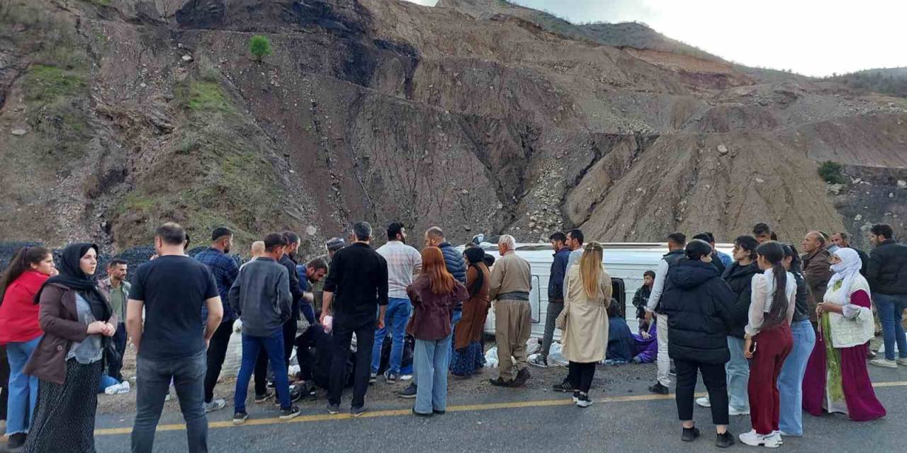 Şırnak’ta Yolcu Minibüsü Devrildi: 8 Yaralı