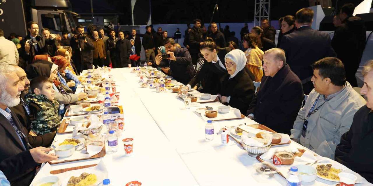 Cumhurbaşkanı Erdoğan: “deprem Turistleri Kendi Sahte Gündemlerinin İçinde Kaybolup Gitse De Biz Onların Peşinden Gitmeyeceğiz”