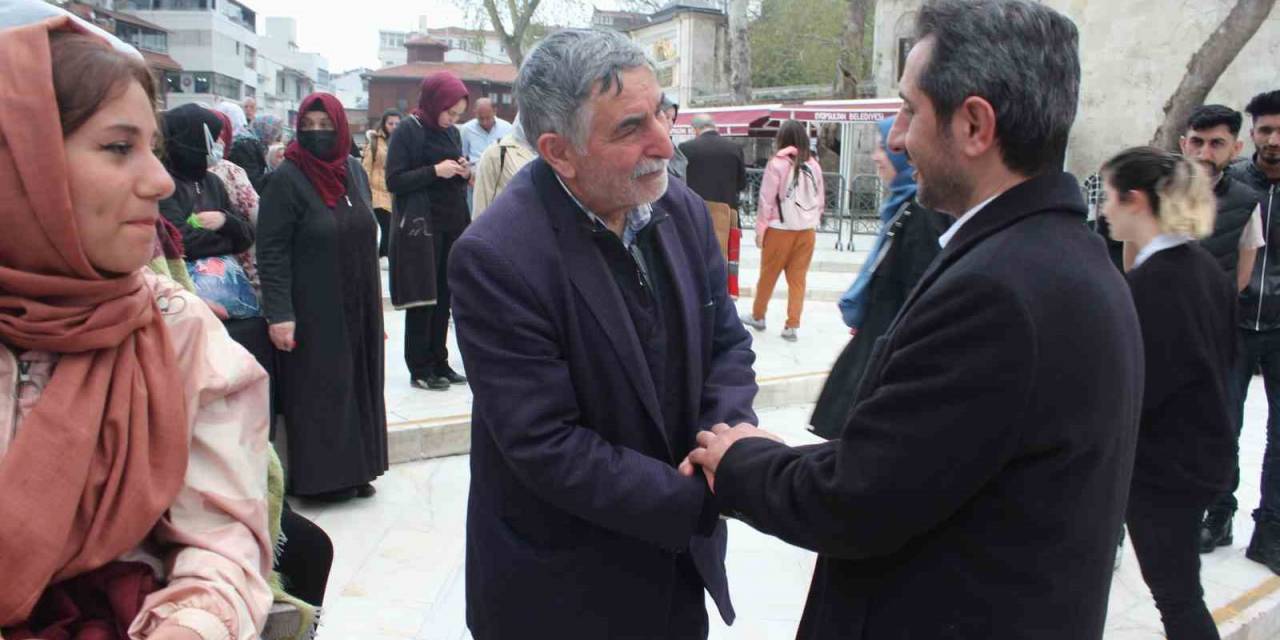 Ak Parti Milletvekili Adayı Çiftçioğlu’ndan Kadir Gecesi’nde Eyüpsultan’a Ziyaret