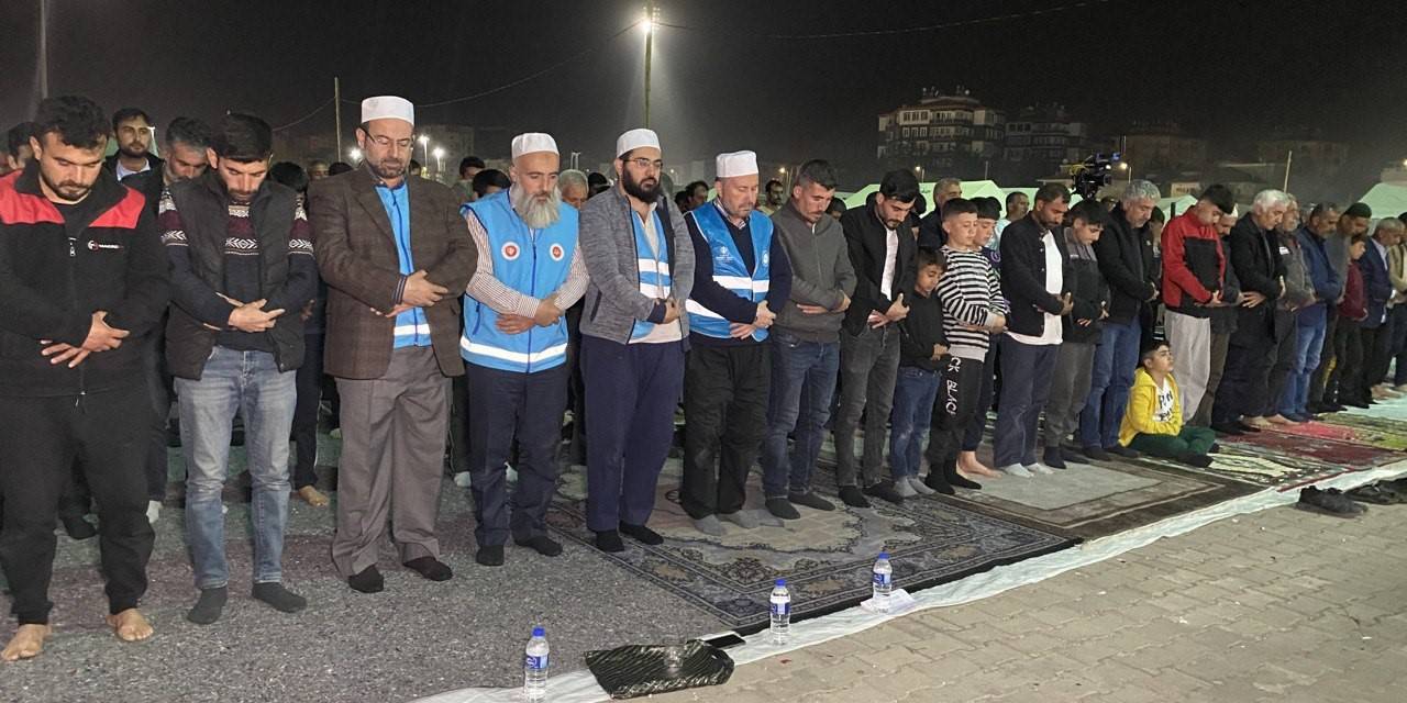 Deprem Bölgesi Adıyaman’da Buruk Kadir Gecesi