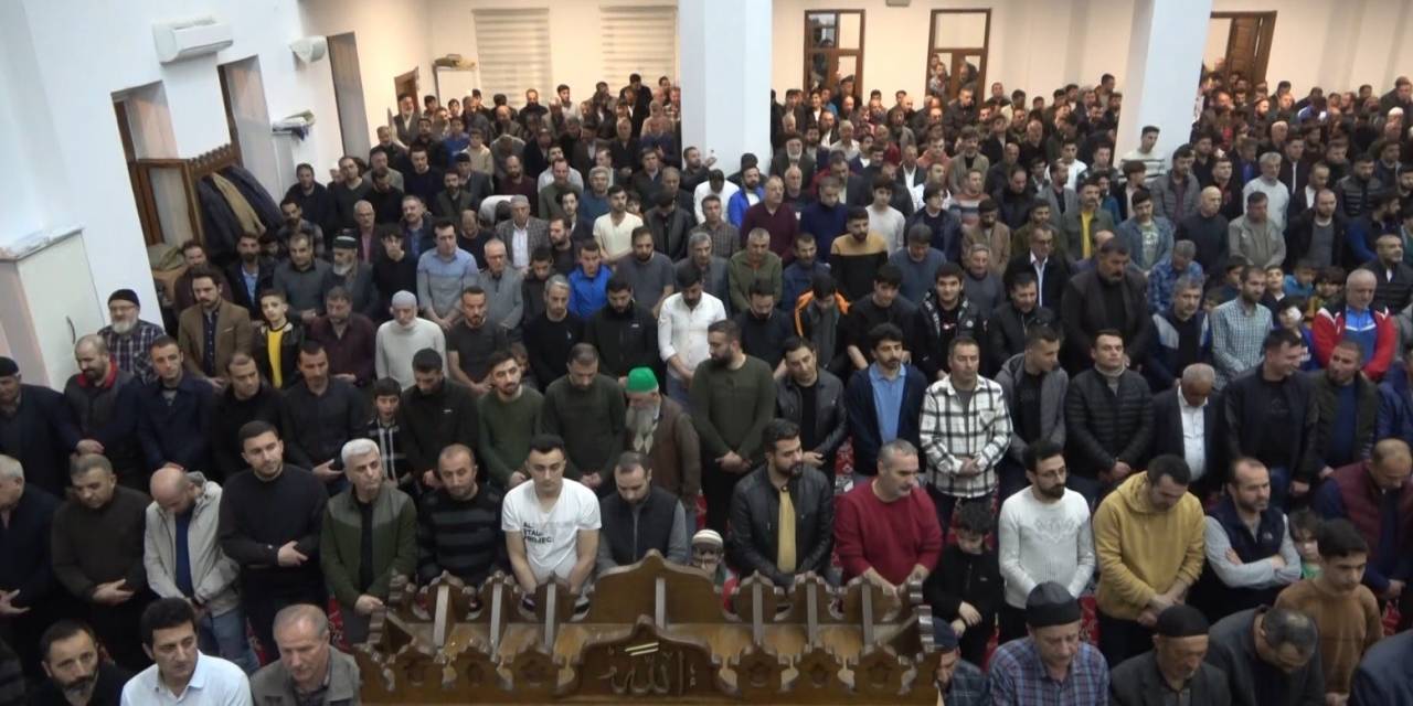 Muş’ta Kadir Gecesi Dualarla İdrak Edildi